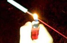 Imagen de Una ca&ntilde;ita voladora entr&oacute; a su auto y prendi&oacute; fuego el veh&iacute;culo: est&aacute; internado