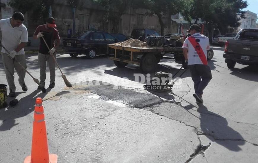 Imagen de Bacheo en frío en distintos puntos de la ciudad