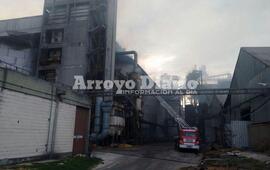 En colaboración. Una dotación con la autobomba con escalera viajó esta tarde a prestar colaboración tras la explosión.