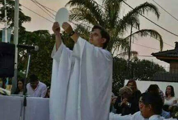 Imagen de Padre Román Lucero: Fighiera se caracteriza por la solidaridad y el servicio