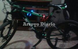 El damnificado iba a radicar la denuncia en la comisaría. Esta es la bicicleta que le robaron a Manuel Orellana.