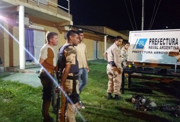 Prefectura Naval Destacamento Arroyo Seco participó de parte del procedimiento.
