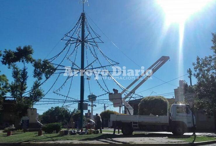 Temprano. La imagen fue tomada esta mañana alrededor de las 9, los municipales trabajaban en la esquina de Maiorano y Humberto Primo.