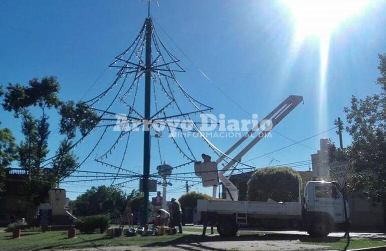 Temprano. La imagen fue tomada esta mañana alrededor de las 9, los municipales trabajaban en la esquina de Maiorano y Humberto Primo.