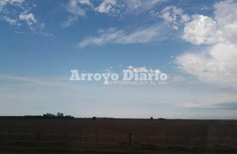 Pinta lindo. Así se presentaba el cielo en esta mañana de martes.