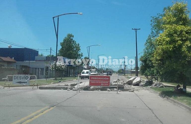 Hay desvíos. La Comuna señalizó la obra a fin de evitar eventualidades y mientras se extiendan las tareas se aconseja a los conductores respetar los desvíos.