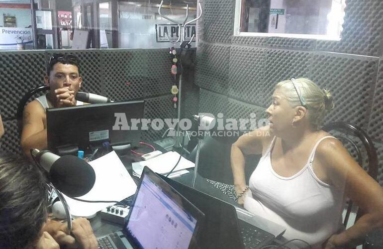 En la radio. Manuel y su mamá esta mañana en los estudios de Radio Extremo 106.9