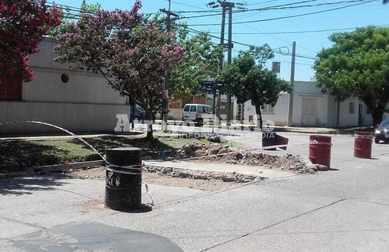 Rivadavia e Hipólito Yrigoyen. Aconsejan a los conductores transitar con precaución por la zona.