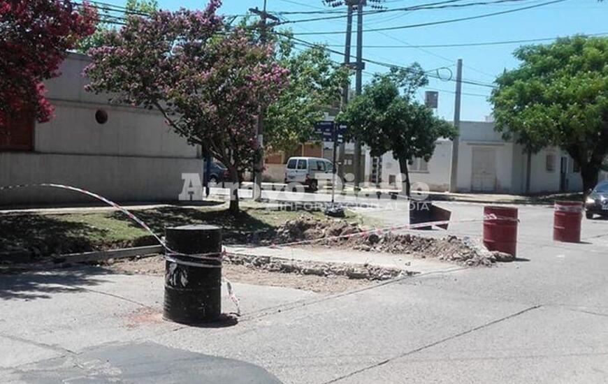 Rivadavia e Hipólito Yrigoyen. Aconsejan a los conductores transitar con precaución por la zona.