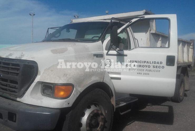 El camión. Este es el rodado en el que se movilizaba el trabajador del área de Obras Públicas.