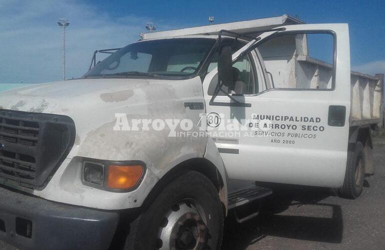 El cami&oacute;n. Este es el rodado en el que se movilizaba el trabajador del &aacute;rea de Obras P&uacute;blicas.
