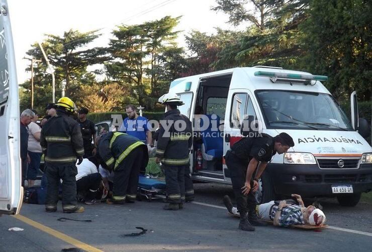 Imagen de A metros del nuevo semáforo: Accidente múltiple dejó varios heridos