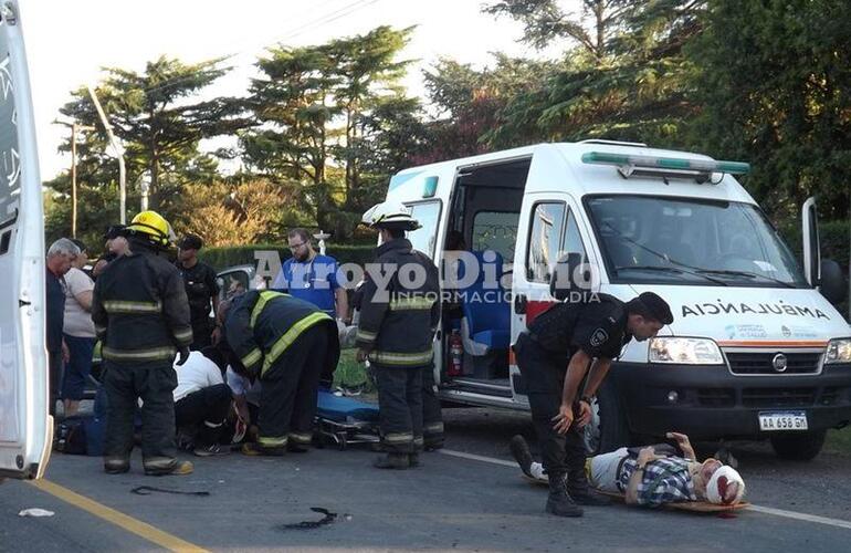 Imagen de A metros del nuevo semáforo: Accidente múltiple dejó varios heridos