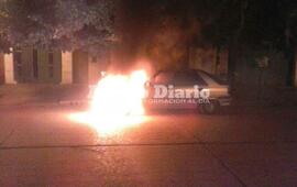 Otro incendio de vehículo. En lo que va de las últimas semanas, al menos, unos cinco rodados sufrieron incendio con pérdidas de consideración.