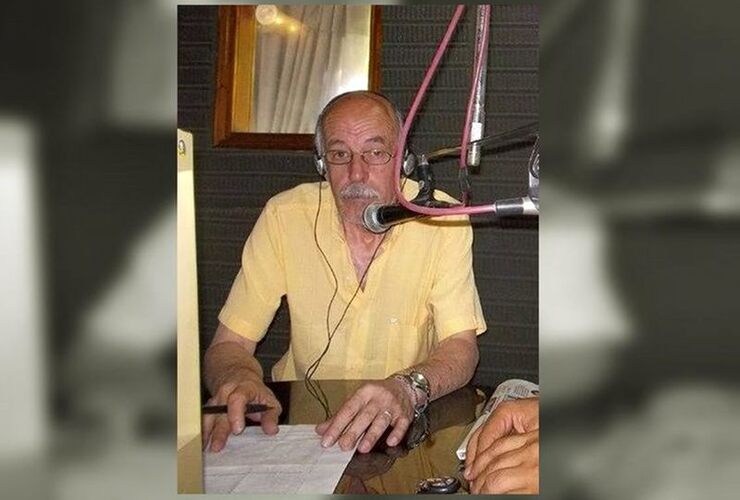 Alfredo Falcón, en los estudios de FM Asunción durante el programa El Expreso AM. Foto: Archivo