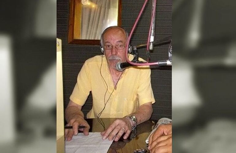 Alfredo Falcón, en los estudios de FM Asunción durante el programa El Expreso AM. Foto: Archivo