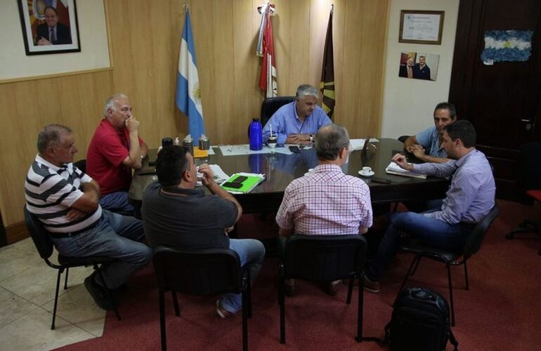 En el despacho de Esper. El intendente recibió en su despacho a la autoridad provincial. Foto: Matías Perfetto.