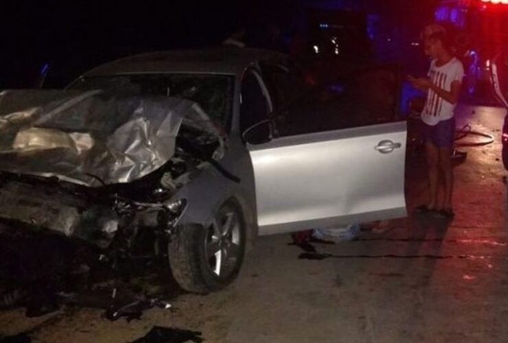 Sobre el siniestro. El choque ocurrió este sábado a la noche en Camino de la Cremería. Foto: SL24.