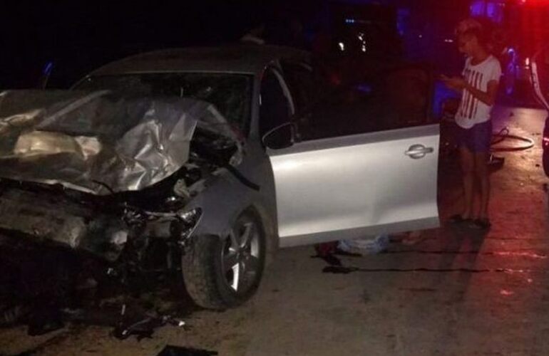 Sobre el siniestro. El choque ocurrió este sábado a la noche en Camino de la Cremería. Foto: SL24.