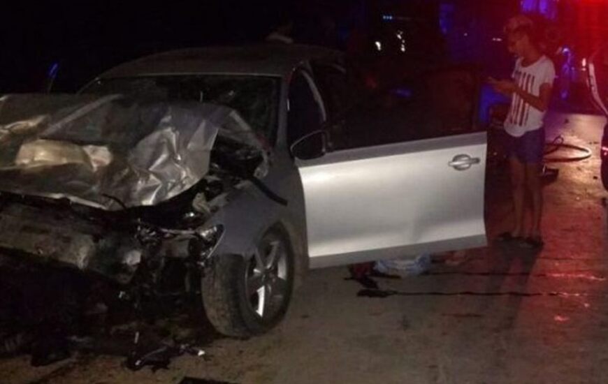 Sobre el siniestro. El choque ocurrió este sábado a la noche en Camino de la Cremería. Foto: SL24.