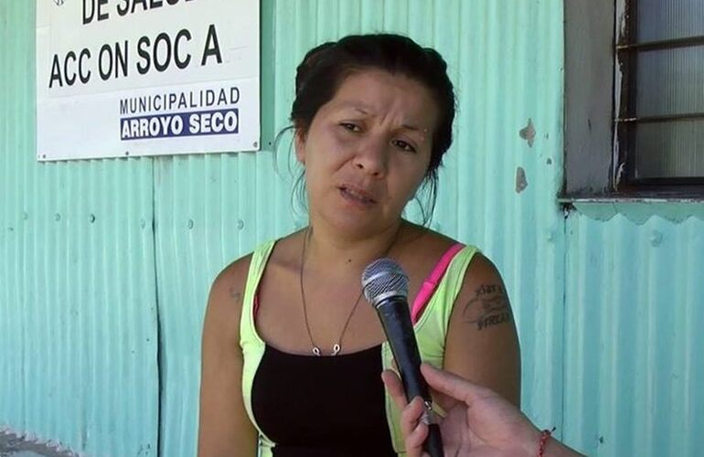 En el galp&oacute;n. Vanesa Vivas esta ma&ntilde;ana en las oficinas de Desarrollo Social. Foto: Canal 2 Arroyo Seco