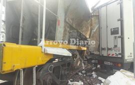 Solo daños materiales. Afortunadamente el accidente no dejó pérdidas fatales y nadie resultó herido.
