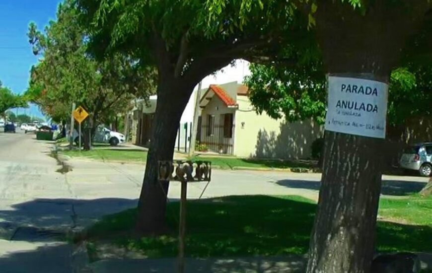 Sobre los cambios. Se aconseja a los usuarios del transporte público que estén atentos a los cambios para evitar demoras y confusiones. Foto: Canal 2
