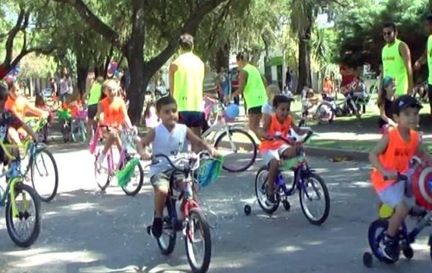 Esta mañana. La actividad se desarrolló este viernes por la mañana en el Boulevard. Foto: Canal 2 Arroyo Seco