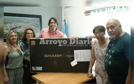 Imagen de La Comuna se gan&oacute; un Smart TV 43�