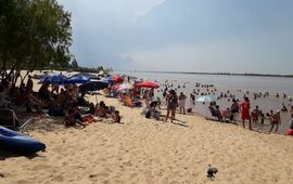 Gran convocatoria. La playa quedó espléndida y cada vez son más los que se acercan al club para disfrutarla.