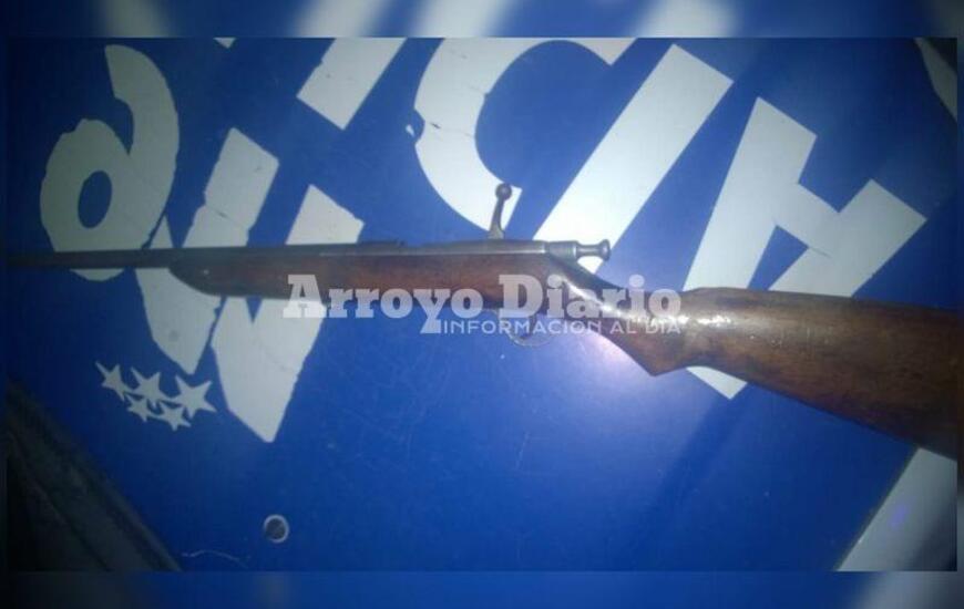 Secuestrada. El arma fue trasladada a la comisar&iacute;a 27 donde se continuaba con las actuaciones de rigor.