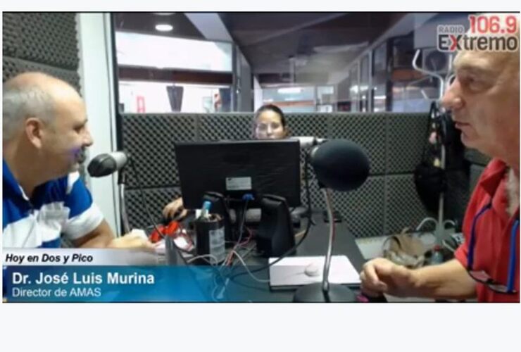 En la radio. José Luis Murina en los estudios de Radio Extremo 106.9