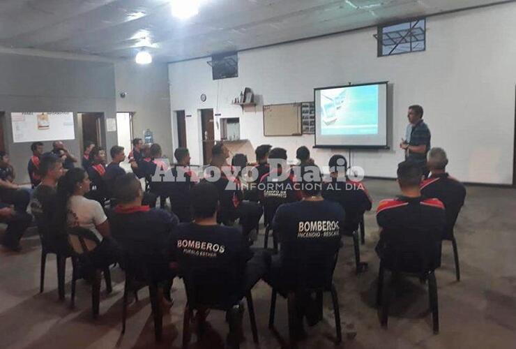 En su propio edificio. La actividad se desarrolló en las instalaciones del cuartel local.