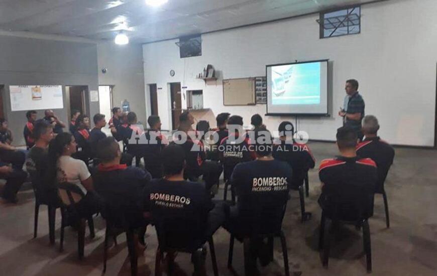 En su propio edificio. La actividad se desarrolló en las instalaciones del cuartel local.