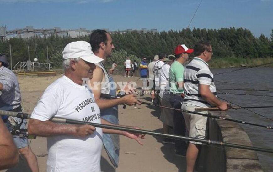 Buena convocatoria. 23 pescadores participaron del torneo libre del pasado domingo en el puerto.