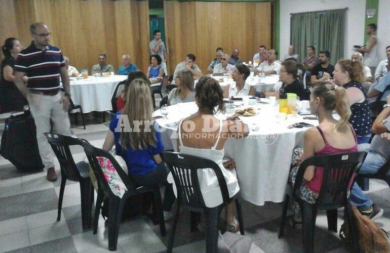 En el Club de Bochas. El encuentro se realizó en el Club de Bochas "Don Orlando" y la convocatoria fue muy buena. Foto: Nicolás Trabaina. En el Club de Bochas. El encuentro se realizó en el Club de Bochas "Don Orlando" y la convocatoria fue muy buena. Foto: Nicolás Trabaina.