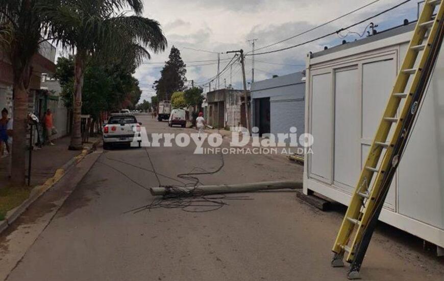 Cerca de las 11. Protecci&oacute;n Civil y Telecom en 3 de Febrero al 1200.