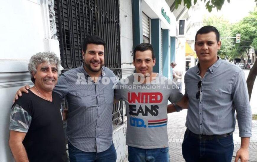 El diputado Cleri junto a los delegados de Síntesis Química y el referente de La Campora de Fighiera.