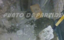 La pala y el pozo donde Eric encontr&oacute; los restos &oacute;seos este domingo. Foto: Punto de Partida.