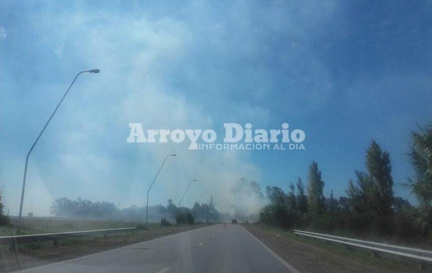 Imagen de Incendio en General Lagos: El humo dificulta la visibilidad por Ruta 21