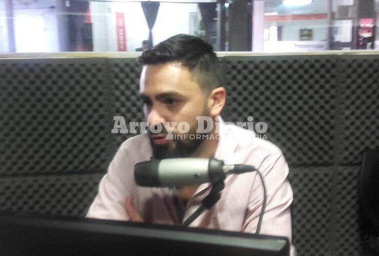 En la radio. Franco De Cristófano en los nuevos estudios de Radio Extremo 106.9