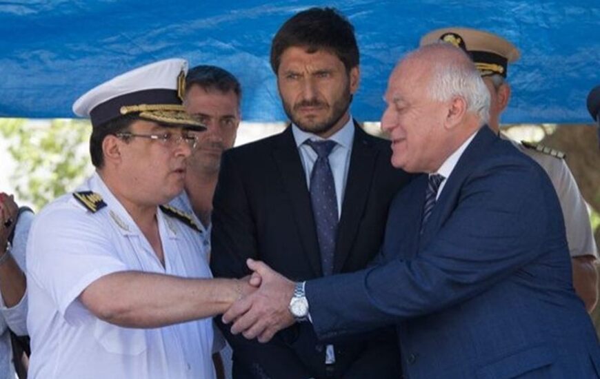 En el acto. Lifschitz felicita al nuevo jefe de la Polic&iacute;a de Santa Fe. Foto: Alan Monz&oacute;n/Rosario3.com