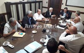 Cónclave en Santa Fe. Las autoridades reunidas esta mañana en la capital provincial. Foto: Gentileza Maximiliano Pascual.