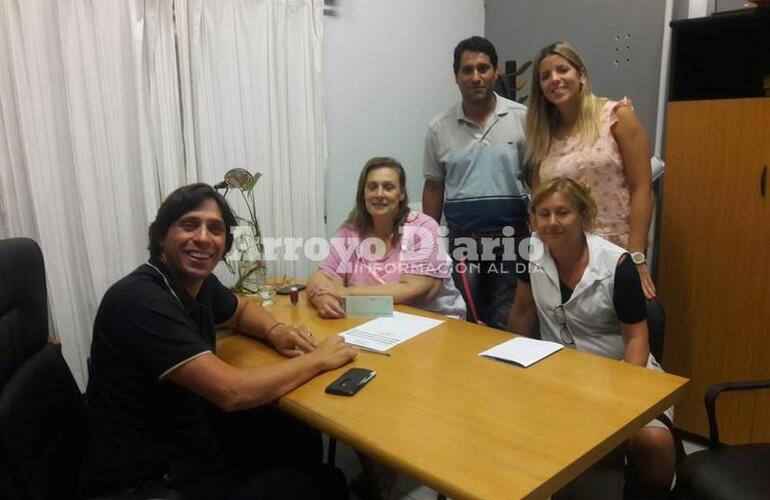 En la Comuna. La entrega se efectiviz&oacute; en el despacho de Stangoni.