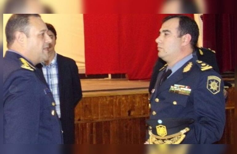 En la foto. Cuando el ex jefe de la Policía santafesina Luis Bruschi (izquierda) ponía en funciones a Bengoechea en Coronda. Foto: enfoqueregional.com.ar