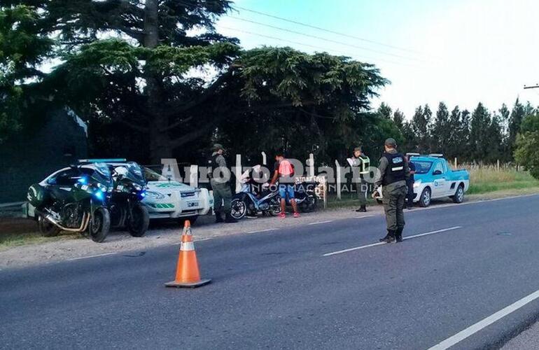 Esta tarde. Agentes comunales y efectivos de la fuerza nacional trabajando juntos en el control de motocicletas.