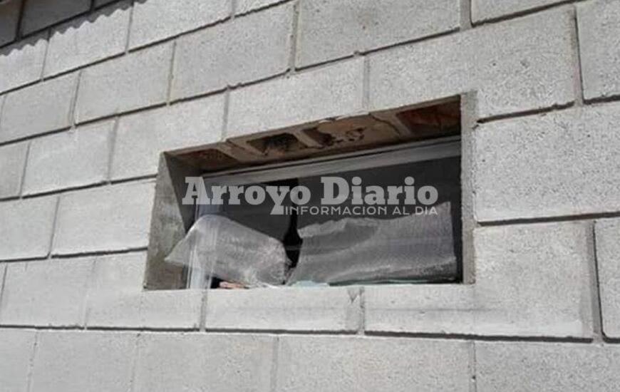 Imagen de Da&ntilde;os en el gimnasio cubierto de Central Argentino