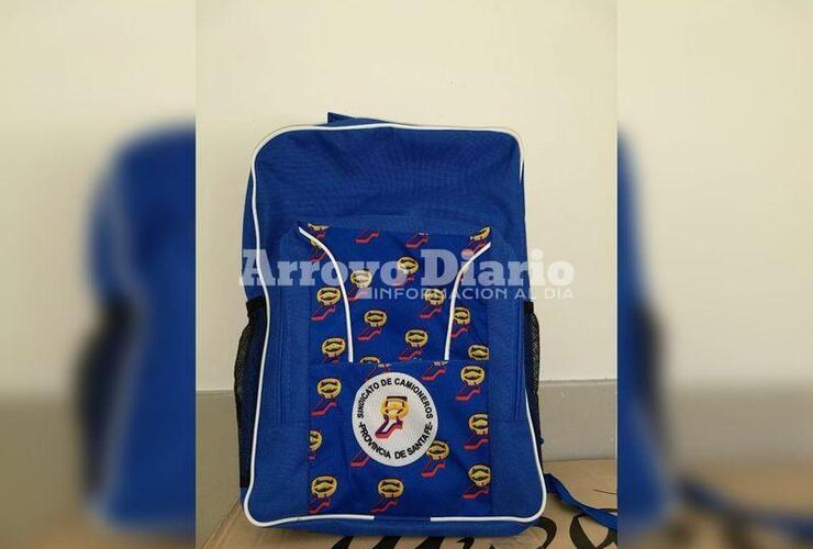 En la previa del inicio del ciclo lectivo. El año pasado entregaron 245 combos de mochilas y útiles; este año piensan superar ese número.