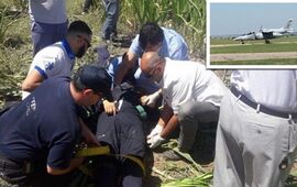 Imagen de Le agarr&oacute; un ataque de p&aacute;nico y se eyect&oacute; del avi&oacute;n