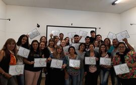 Egresados. Uno de los grupos que cursó el año pasado y recibió su diploma de certificación oficial.